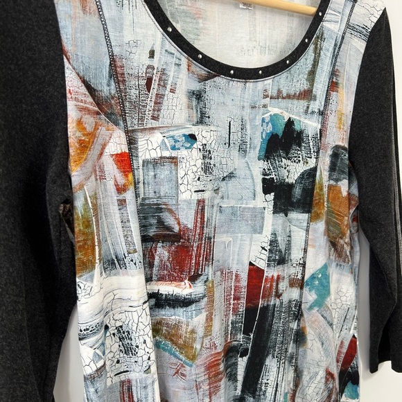 Abstract Print Women's Top - Picture 2 of 4